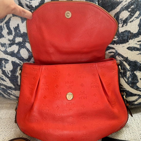 Authentic MCM Red-orange Soft Leather Crossbody Bag with trifold wallet - Picture 4 of 12